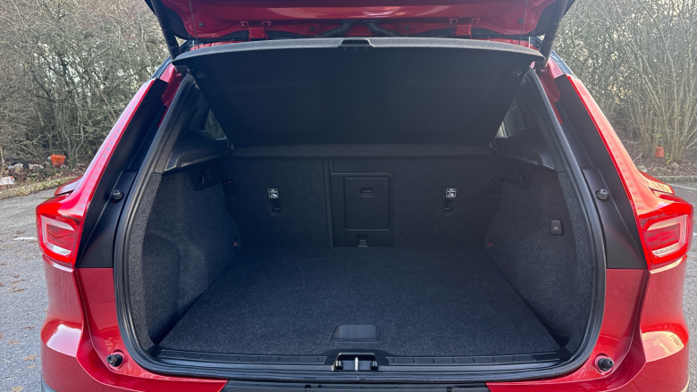 Volvo Xc40 2.0 B4P R DESIGN Pro 5dr Auto Petrol Estate